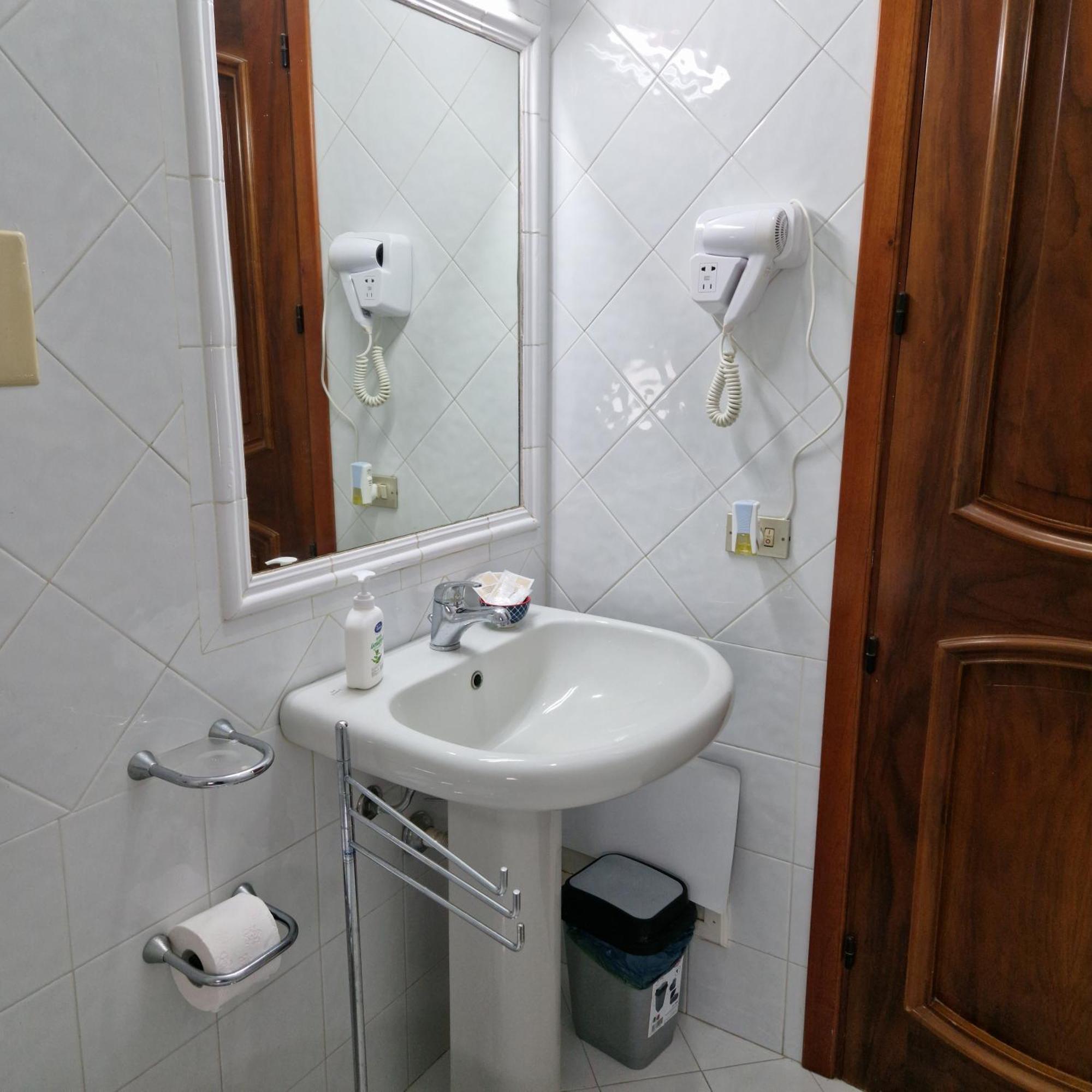 Rocksea Rooms Чефалу Екстериор снимка